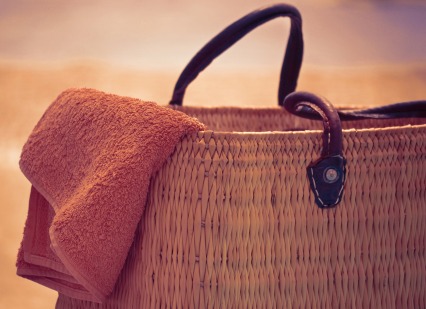 beach-bag-and-towel-2079846_1920